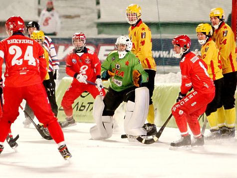 Хоккеисты «Енисея» обыграли команду из Хабаровска с результатом 8:4